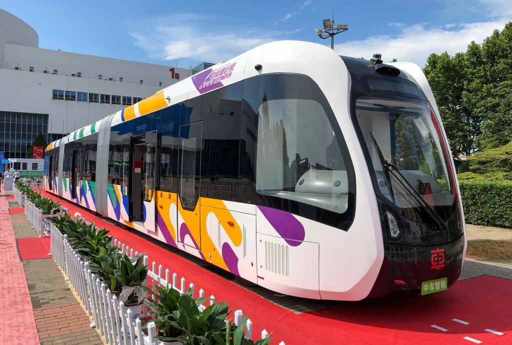 Dubai’s New Trackless Trams: Self-Driving Transit Coming to 8&nbsp;Locations