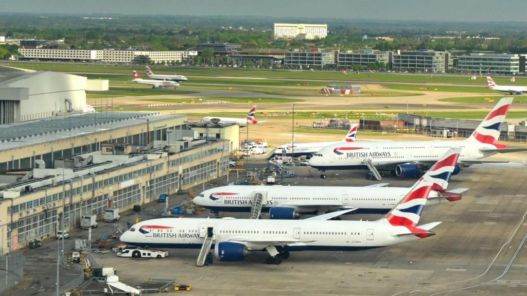 Emirates Cancels London Flights After Heathrow Fire Causes Major Power&nbsp;Outage