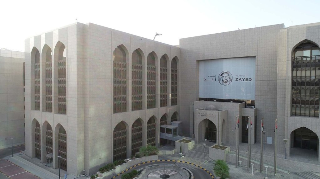 UAE Banks Cannot Raise Minimum Balance to Dh5,000 - Central Bank