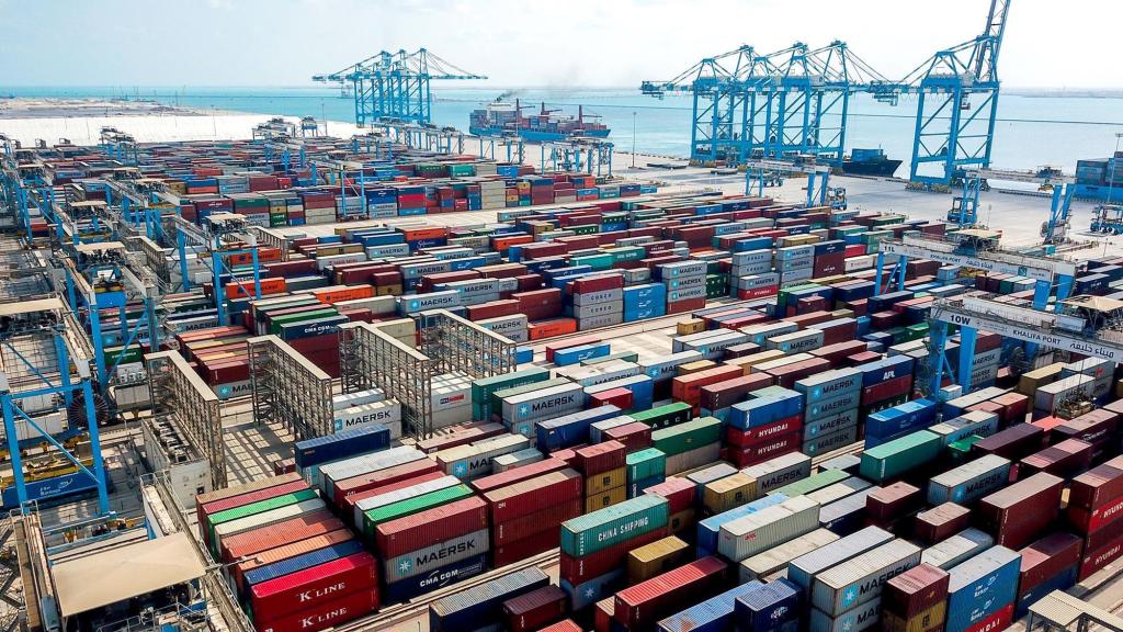 Discover how Axiongate's logistics algorithm is quietly transforming UAE's cross-border shipping industry with advanced automation and data intelligence.